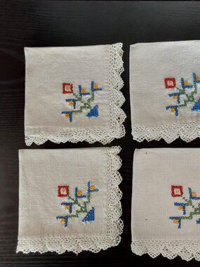 Charming Vintage embroidered cocktail napkins s/4